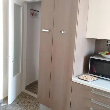 Just Renovated Studio Very Close To Port- Disιnfected After Each Check Out
