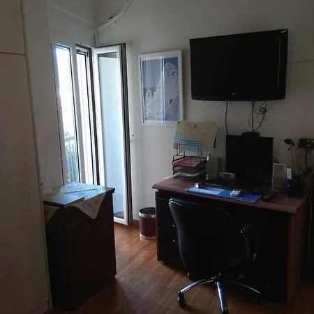 Just Renovated Studio Very Close To Port- Disιnfected After Each Check Out